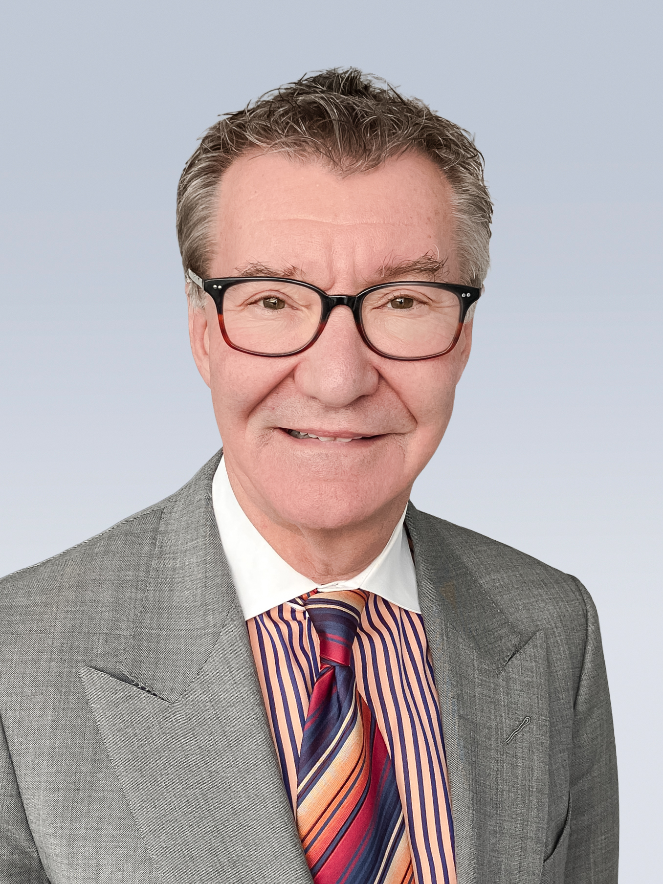 Head shot of Joseph Serletti